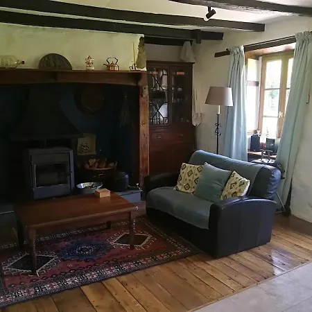 La Petite Maison Pont Blanchard, 度假居 Pléaux
