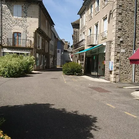 La Petite Maison Pont Blanchard, Pléaux